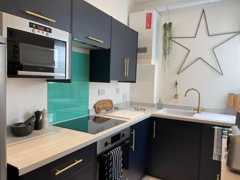 Top Deck - Fresh, Stylish Seaside Apartment 文特诺 外观 照片