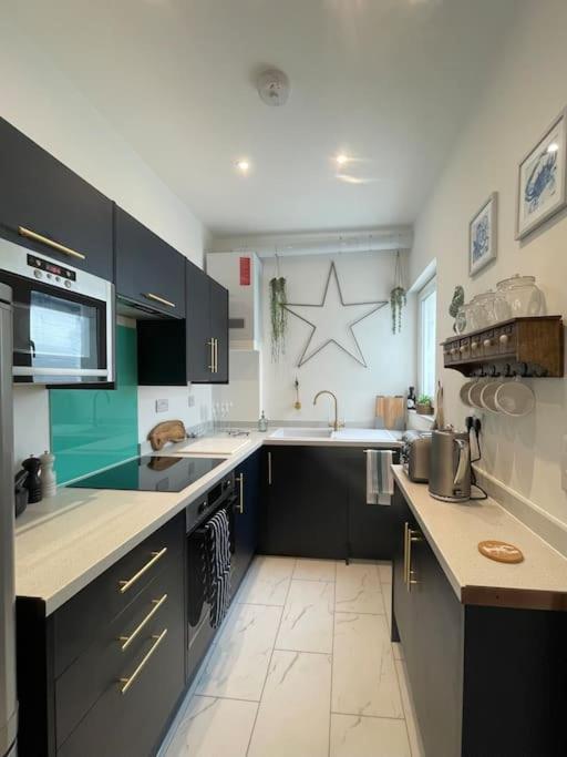 Top Deck - Fresh, Stylish Seaside Apartment 文特诺 外观 照片