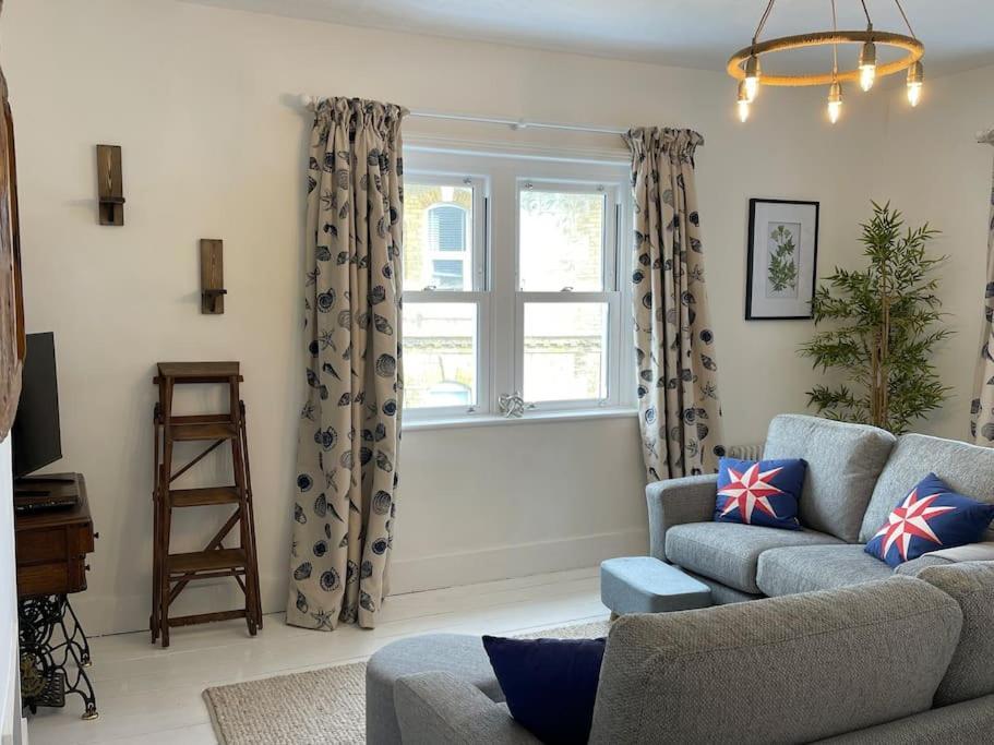 Top Deck - Fresh, Stylish Seaside Apartment 文特诺 外观 照片